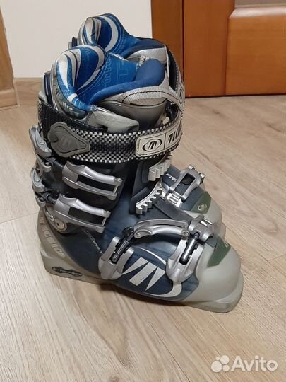Горные лыжи и ботинки женские комплект