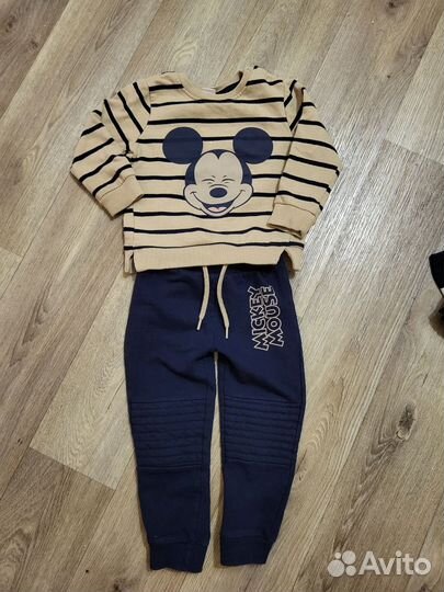 Продам костюмы на мальчика 80-86