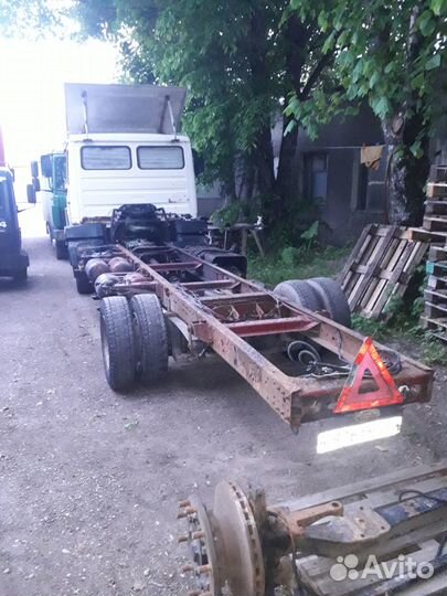 Mercedes-Benz 814, 1990