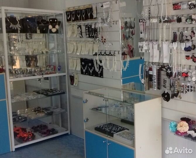 Витрина торговая из лдсп со стеклянными дверями