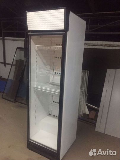 Холодильная ветрина и холодильники