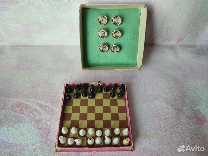 Значки с космонавтами СССР