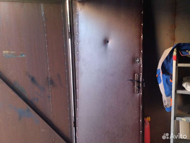Дверь входная металлическая нестарданая