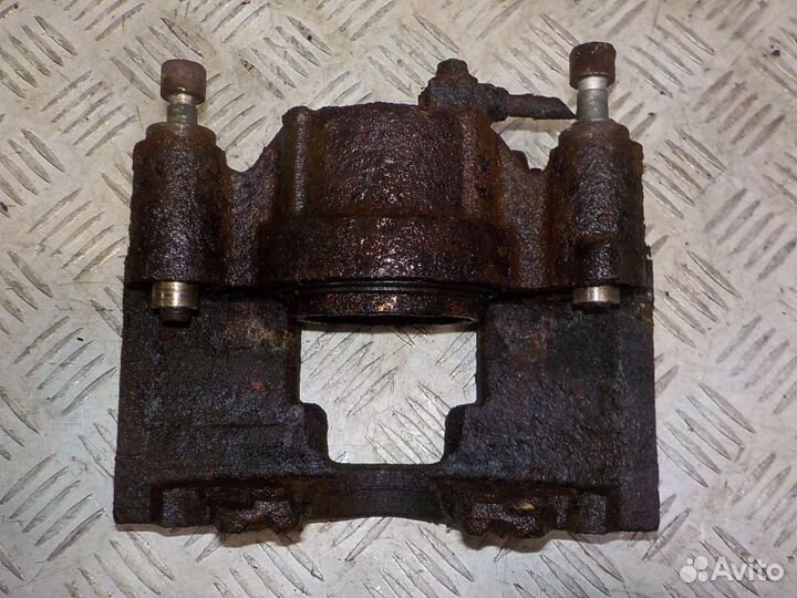 Суппорт передний левый Chevrolet Tahoe I