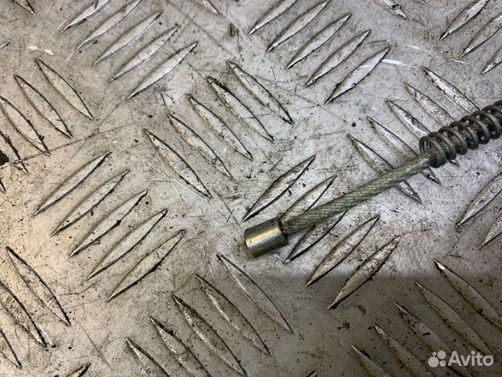 Трос ручного тормоза левый Nissan Qashqai J10