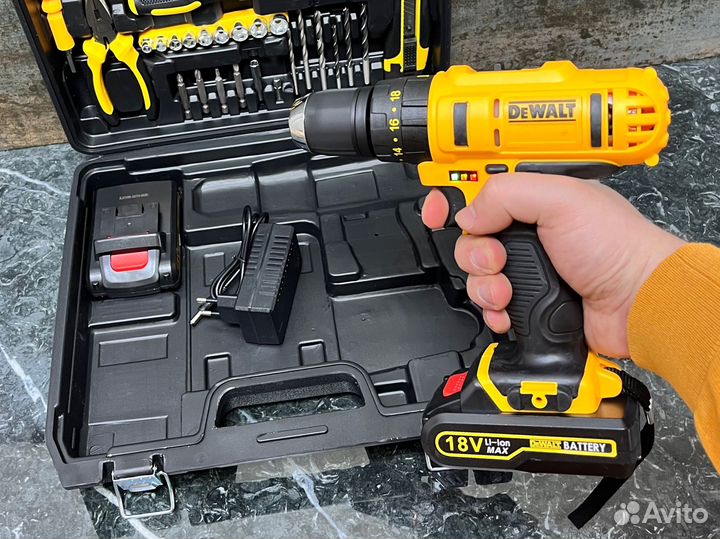 Шуруповерт ударный Dewalt 18V с набором