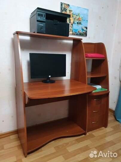 Компьютерный стол с ящиками