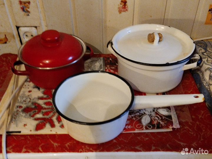 Кастрюли эмалированные и ковш