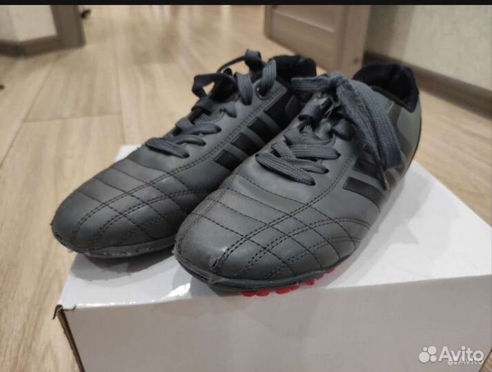 Кроссовки футбольные 39р 25см