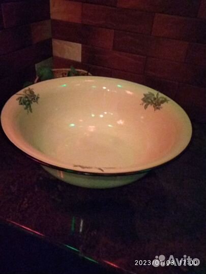 Большой эмалированный таз