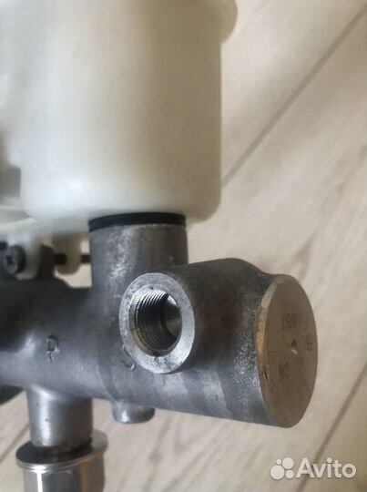 Главный тормозной цилиндр KIA 585102g100