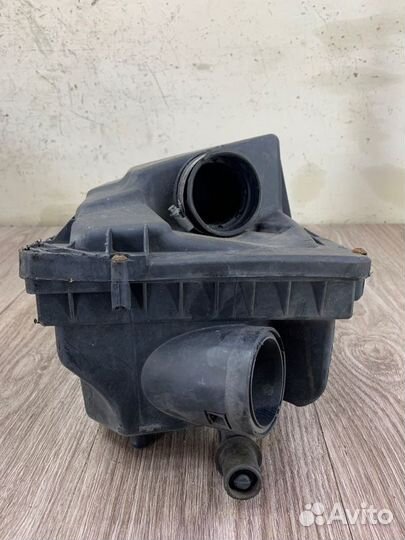 Корпус воздушного фильтра Opel Zafira B Z19DTH