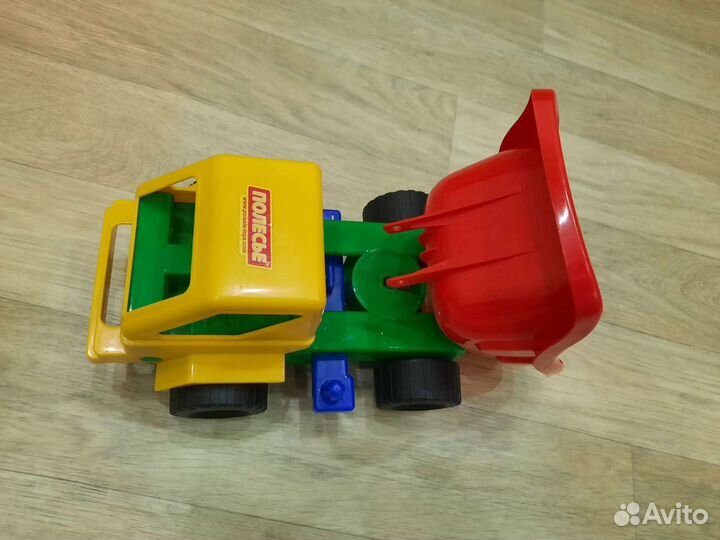 Автомобиль-самосвал 