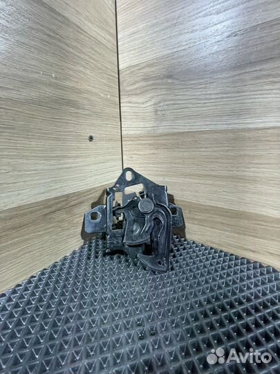 Замок капота Passat B5 3b0823509k
