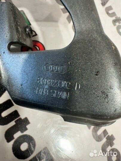 Петля капота правая Audi A4 B8 CDN 2.0 2014