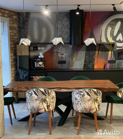 Обеденный стол