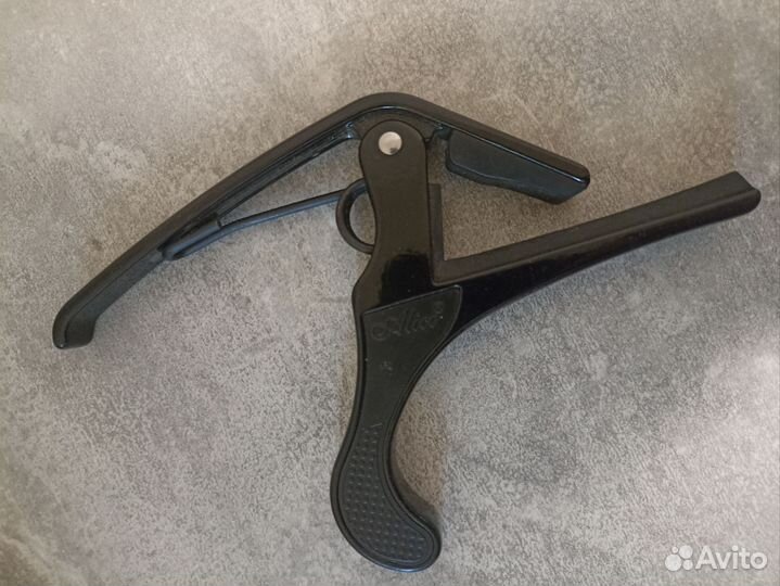 Каподастр для гитары