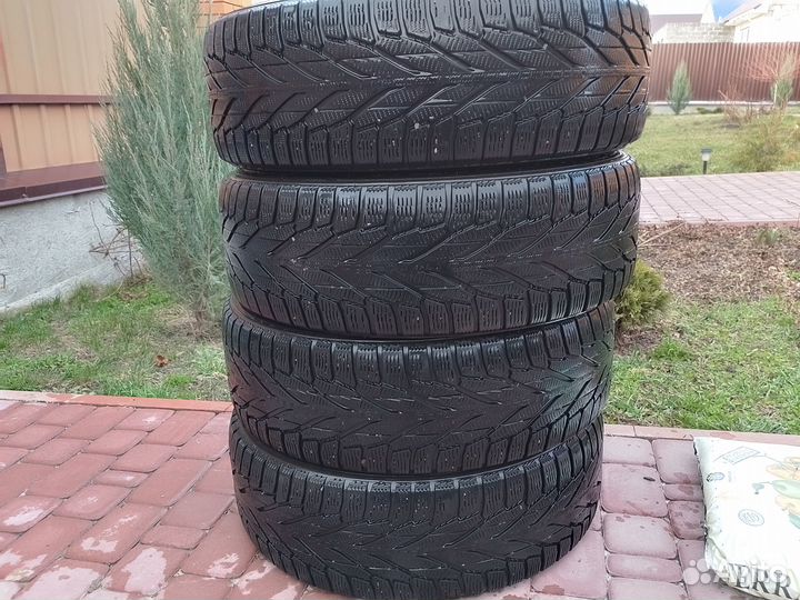 Nokian Tyres Hakkapeliitta R2 SUV 215/65 R17
