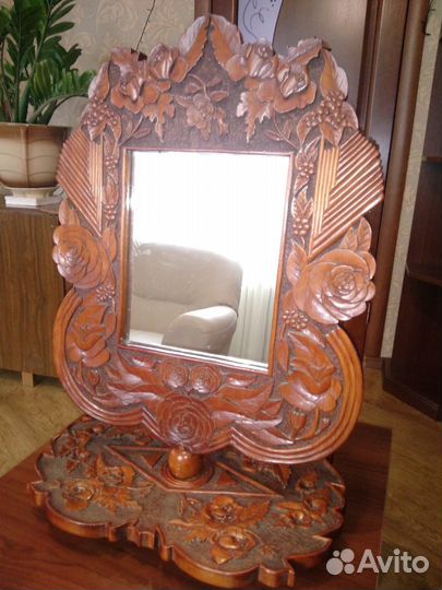 Старинное резное зеркало