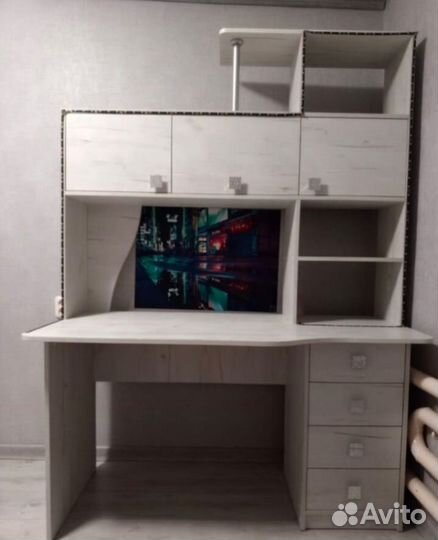 Письменный стол