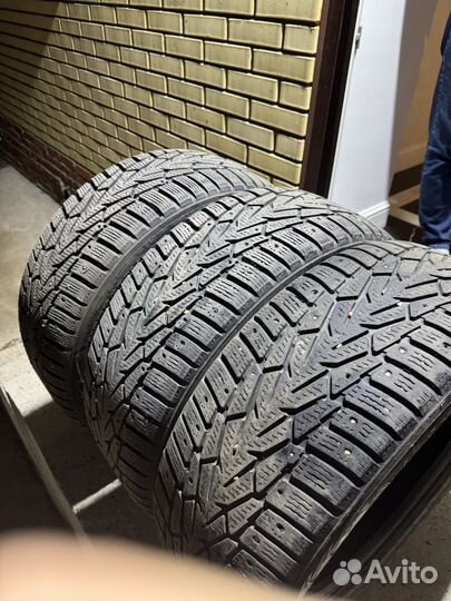 Nokian Tyres Hakkapeliitta 7 215/55 R34 и 215/55 R34 98T