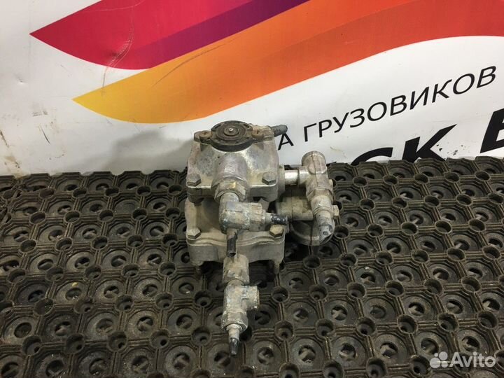 Клапан управления тормозами прицепа Volvo FH