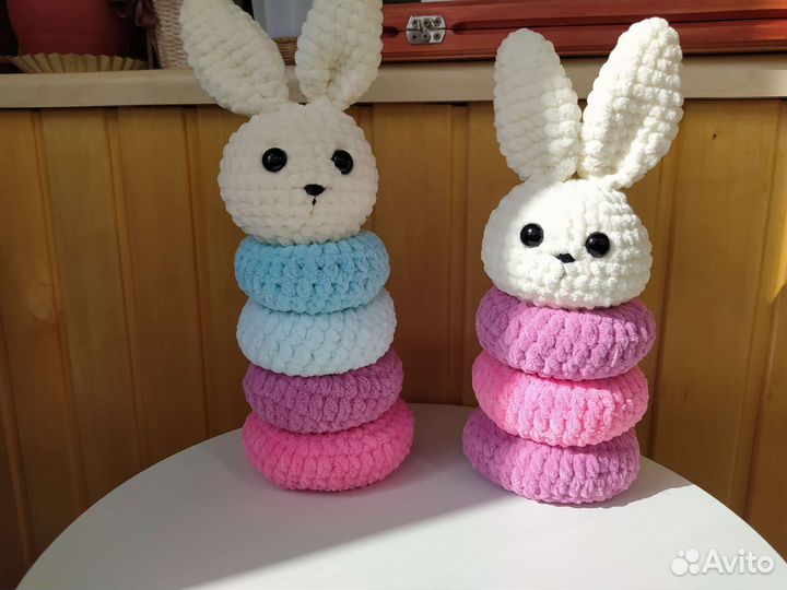 Вязаная игрушка пирамидка