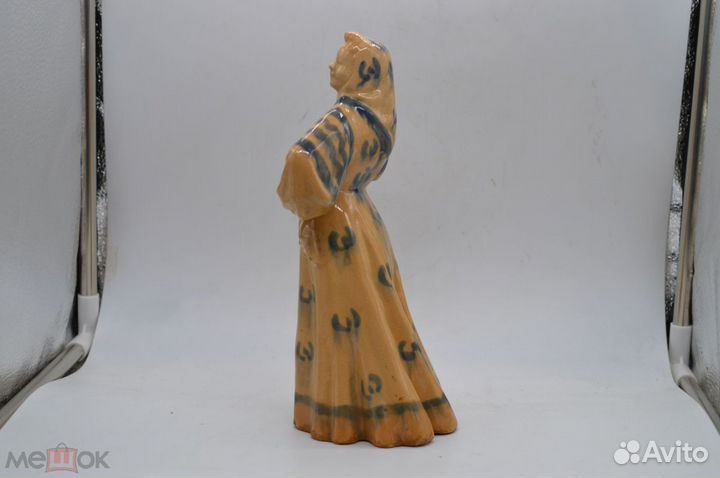 Статуэтка девушка В платке (плясунья ) гжель