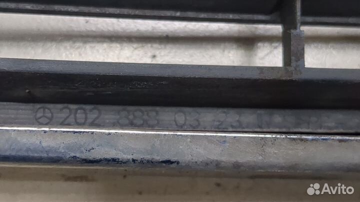 Решетка радиатора Mercedes C W202, 1998