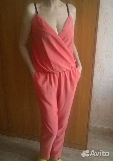 Алый комбинезон