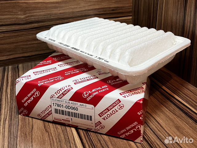 Воздушный фильтр Toyota Corolla RAV4 17801-0D060