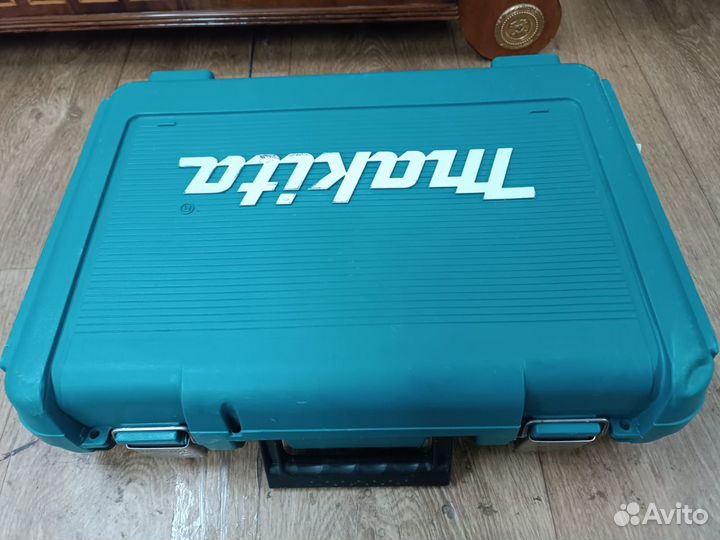 Шуруповерт дрель Makita 6271dwpe3