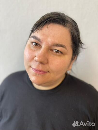 Модель на брови