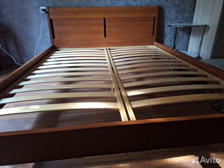 Кровать двухспальная