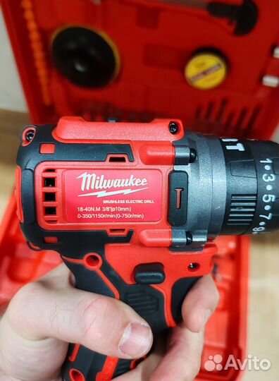 Бесщеточный дрель-шуруповерт Milwaukee 36 v