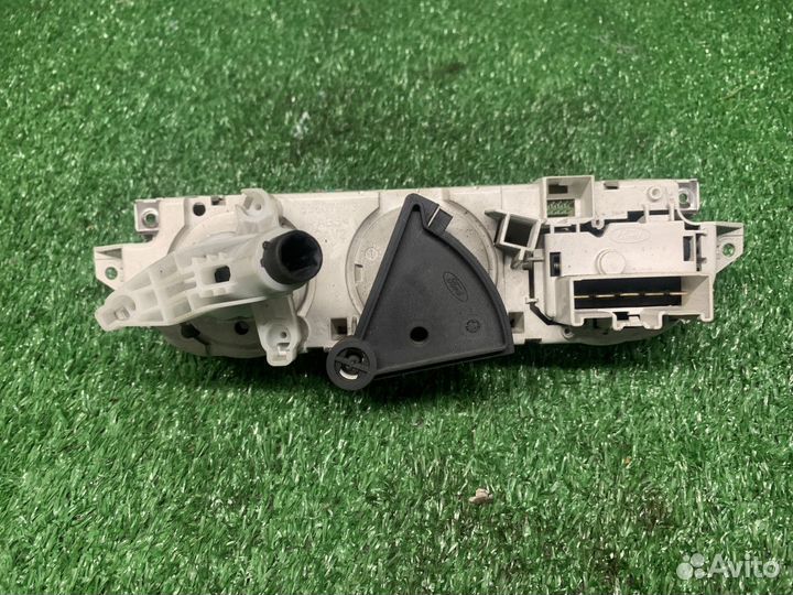 Блок управления климат-контролем Ford Focus