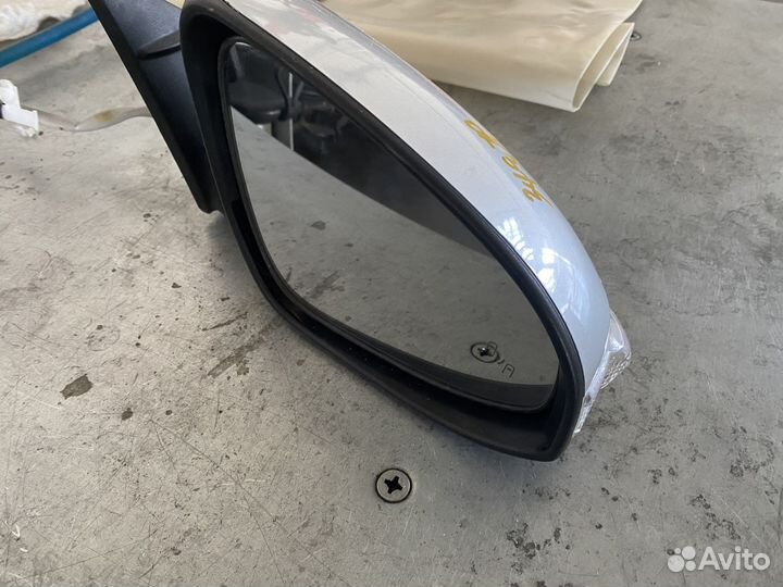 Зеркало заднего вида