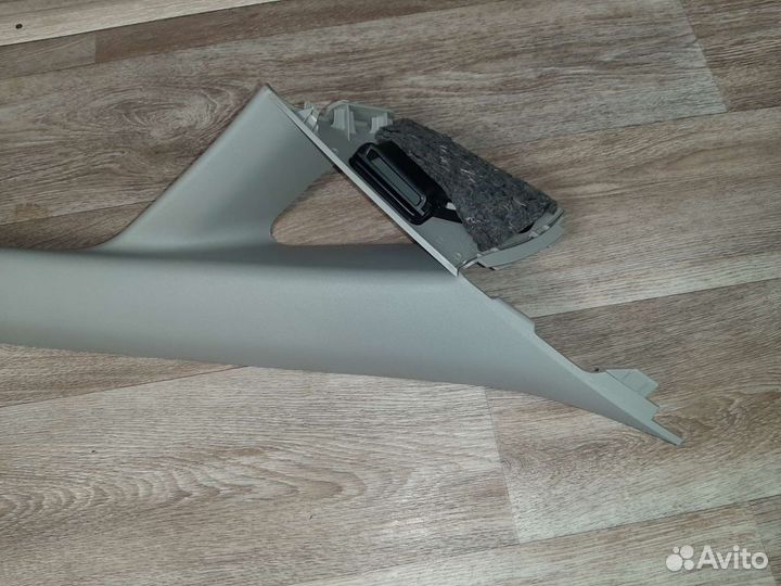 Накладка на переднюю правую стойку на Toyota wish