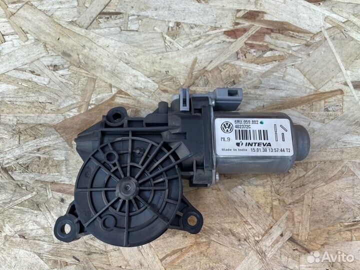 Мотор стеклоподъемника передний правый Volkswagen