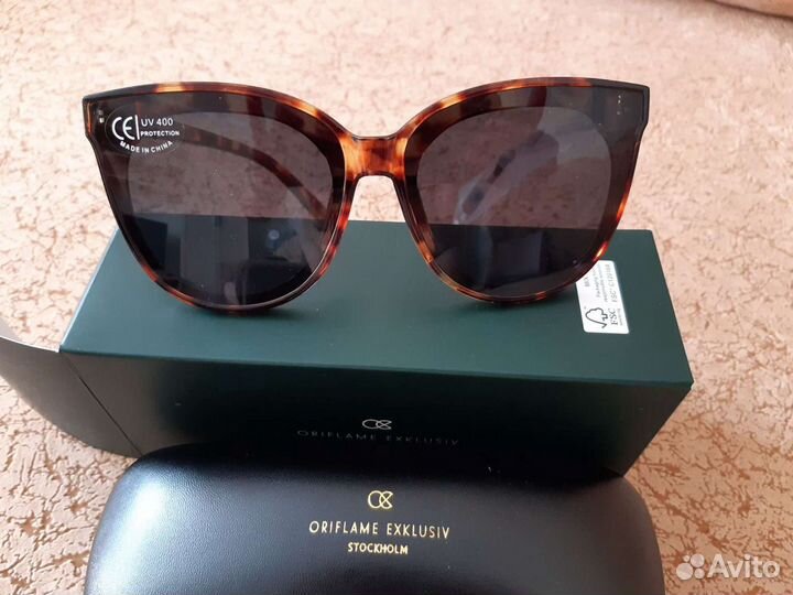 Солнцезащитные очки в оправе «кошачий глаз»