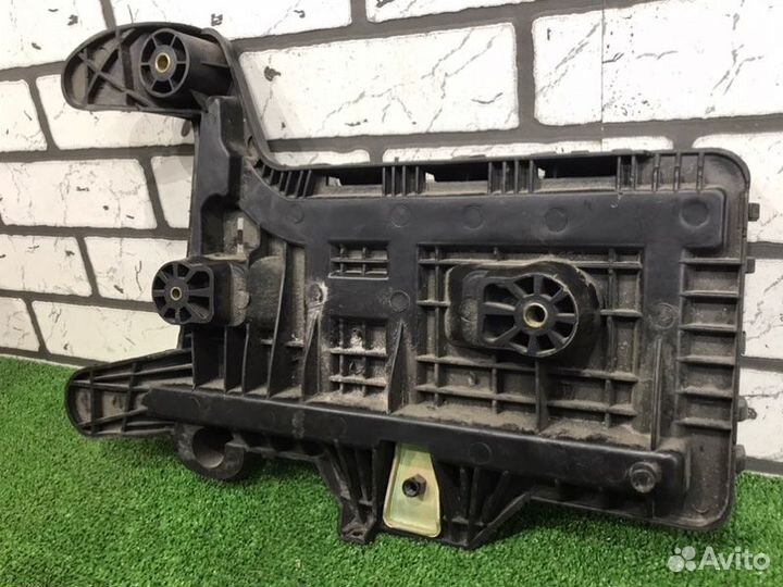 Площадка аккумулятора Volkswagen Passat B6 B7 CC