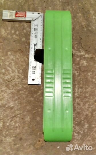 Пластмассовая лыжа с креплением