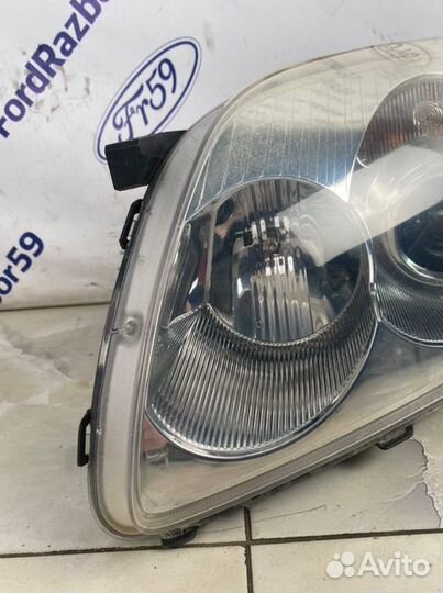 Фара передняя левая Toyota Avensis T250 2004-2006