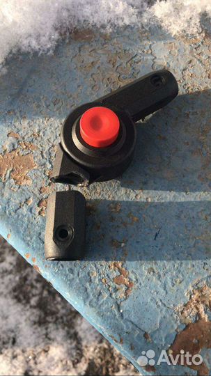 Механизмы регулировки ручки коляски и капюшона