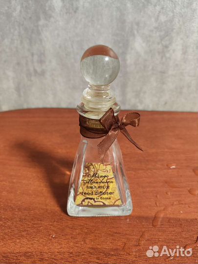 Пузырёк с притертой заворячивающейся крыжкой