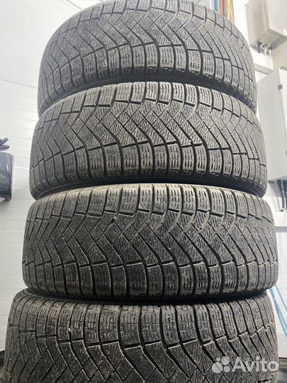 Pirelli Ice Zero FR 215/60 R16