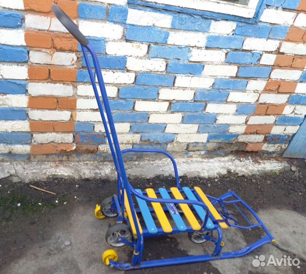 Детские сани в хорошем состоянии