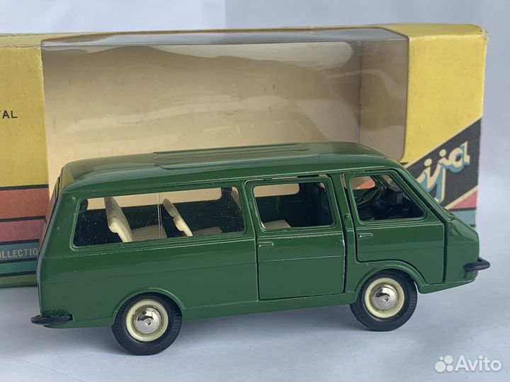 Модель СССР Раф 2203 А18 1:43