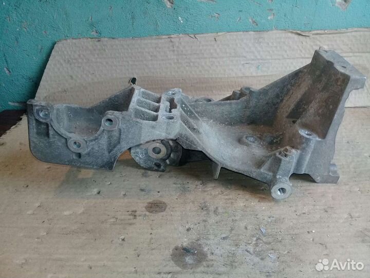 Кронштейн генератора 2.0 USA Ford Focus 1