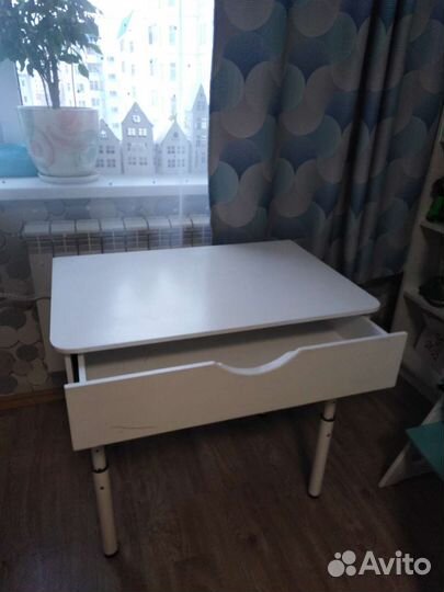 Стол детский регулируемый